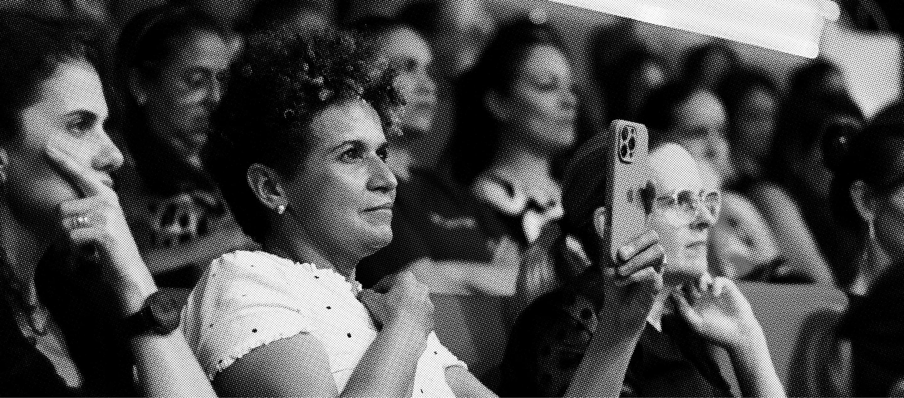 Plateia atenta durante uma palestra